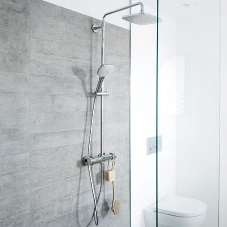 Damixa Pine Thermostat Duschsystem mit Metallschlauch - Hochwertige Duscharmatur (579700000)