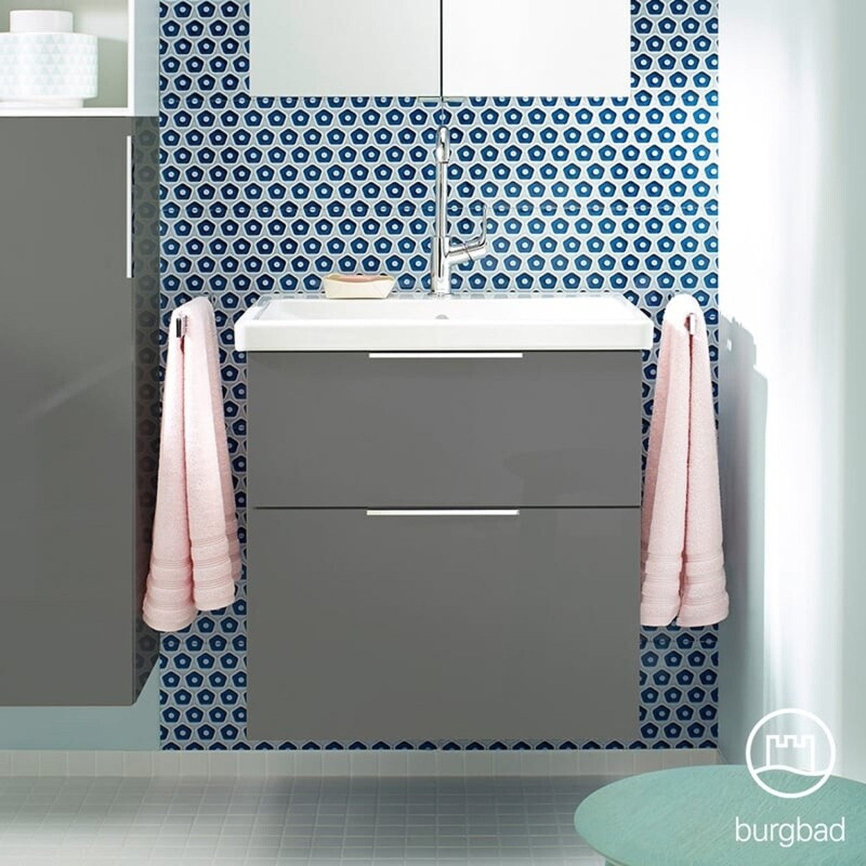 Burgbad Eqio Waschbecken 63x49 cm - 2 Auszüge, Grau Hochglanz/Chromgriff (SEYQ063F2010C0001G0146)